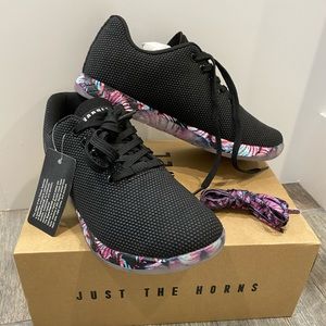 NoBull women’s trainer shoes size 9